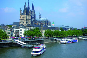 Cologne Super Saver: Sightseeing Cruise and Meal at Hard Rock Cafe Cologne