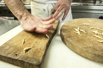 Genoa: cooking class in a noble palace
