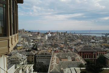 Vertical Genoa urban walking