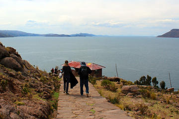 Full-Day Guided Lake Titicaca Tour: Uros Floating Islands and Taquile Island