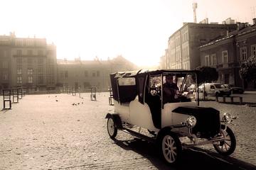 Krakow Sightseeing in Retro Car