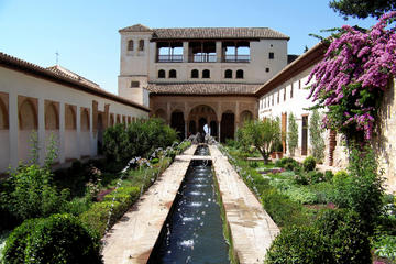2-Day Granada Tour from Seville Including Skip-the-Line Access to Alhambra Palace and Arabian Baths