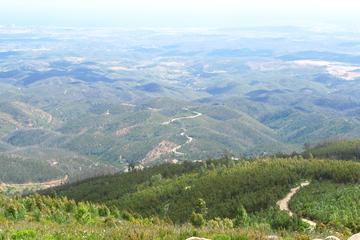 Algarve Tour with Wine Tasting and Lunch on the Mountaintop from Portimão