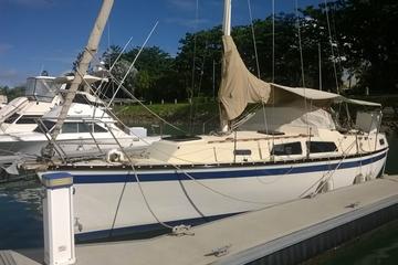 Magnetic Island Small-Group Lunchtime Sailing Cruise