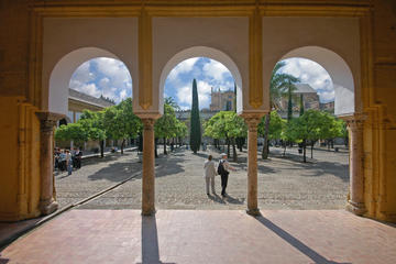Mosque and Jewish Quarter Walking Tour