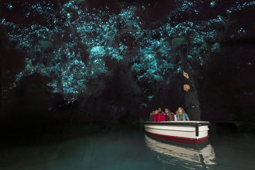 Waitomo Glow Worm Caves & Hobbiton Movie Set - Return Trip From Auckland