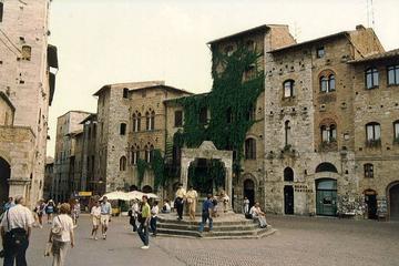 San Gimignano: its towers and the Vernaccia wine