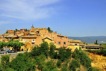 Small-Group Luberon Day Trip from Avignon Including Roussillon Ochre Trail Hiking and Provençal Wine Tasting