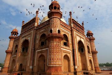A tour to the ancient tomb of Safdarjung - Delhi