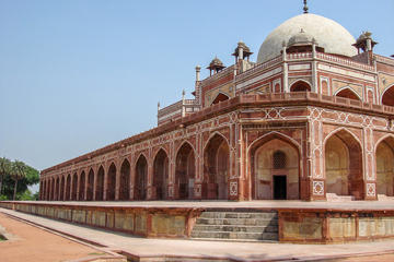 See the iconic Humayuns tomb - explore Delhi's rich past