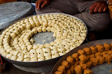 Walking Tour to Experience Jaipur's Local Delicacies