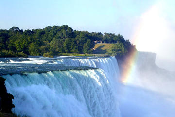 Niagara Falls Tour from Toronto with Optional in season attraction and Lunch