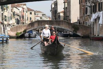 Learn to Row in Venice
