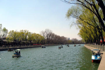 4-Hour Private Old Beijing Walking Tour: Hutong, Drum Tower, and Lakes