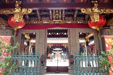 Uncover the Gems of Chinatown Singapore