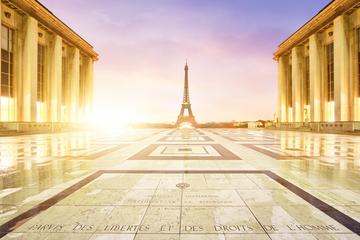 Photo-stop Selfie Tour of Paris by Minivan for up to 8 people