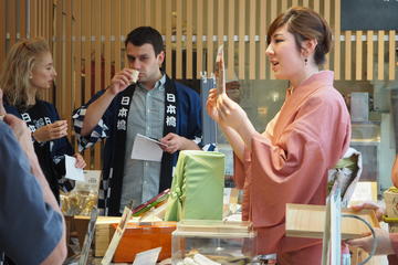 Nihonbashi Gourmet Tasting Tour with Rolled Sushi Cooking Class