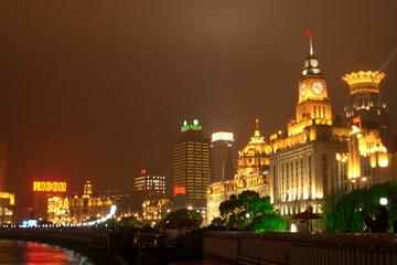 Private Shanghai at Night Walking Tour with Shanghai Tower