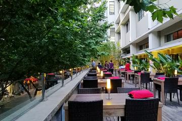 Private Shanghai Night Tour with Lost Heaven Dinner and Bar Experience