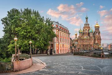 Private Walking Tour of Saint Petersburg Including Traditional Tea and Russian Treats