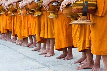 Viator Exclusive: Morning Buddhist Almsgiving, Grand Palace and Flower Market Tour in Bangkok