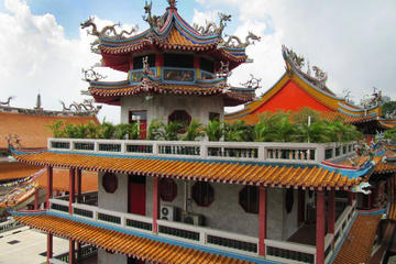 Singapore Round-Island Tour with Changi War Museum, Kranji War Memorial and Bright Hill Temple