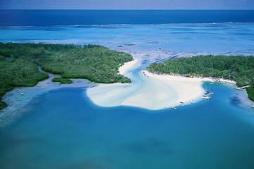 Catamaran cruise to Ile aux cerfs