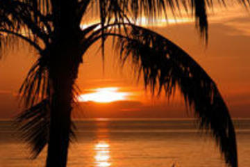 Langkawi Sunset Luxury Yacht Cruise with Cocktails or BBQ Dinner