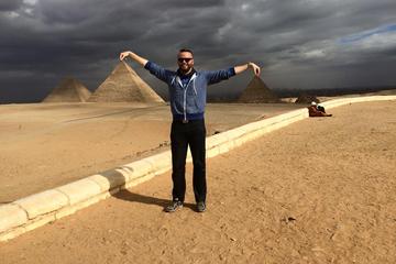 EGYPTIAN MUSEUM AND PYRAMIDS OF GIZA TOUR