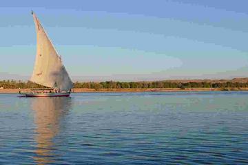 one hour felucca in Cairo on Nile river then lunch in traditional food with pick up and drop off from Cairo Giza hotel