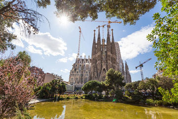 Sagrada Família Tour with Facade Tower Visit