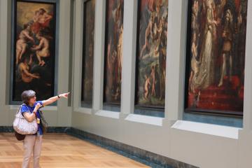Skip the Line: Small Group Louvre Masterpieces Express Tour