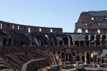 VIP Colosseum Express Tour: Forum-View Breakfast with Gladiators Entrance and Arena Floor