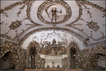 Zonder wachtrij: wandeltocht met kleine groep door de crypten en ...