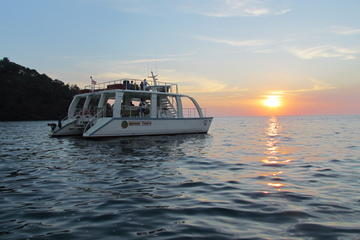 Catamaran Cruise from Manuel Antonio with Snorkeling or Sunset