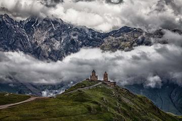 Full Day Private Tour in Kazbegi Ananuri Gergeti
