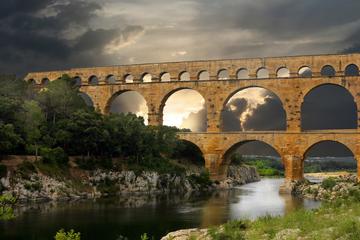 Full Day Provence Villages and Historical Monuments Walking Tour from Avignon
