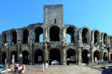 PRIVATE Full Day Roman and Medieval Provencal Heritage Walking Tour from Avignon