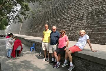 Private Xian Wander Tour to City Wall, Box Café and Muslim Alley with Lunch