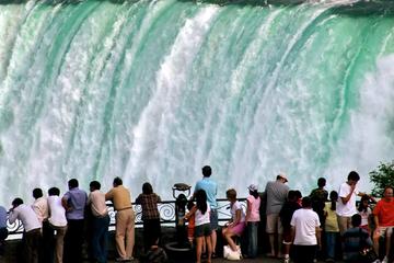 Small-Group Niagara Falls Day Tour from Toronto with Boat Cruise and Optional Fallsview Lunch