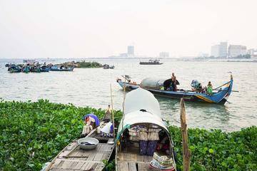 Private Traditional Fishing Boat Tour in Phnom Penh