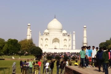 Taj Mahal at sunrise with Agra fort Day tour