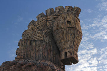 2-Day Tour from Kusadasi to Istanbul: Troy, Gallipoli and Pergamum