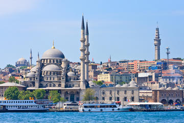 Istanbul Super Saver: Half-Day Bosphorus Cruise and Egyptian Spice Market Tour plus Turkish Dinner and Show