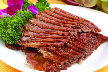 Beijing Halal Dining Experience with Acrobatic Show at Hufanqiao