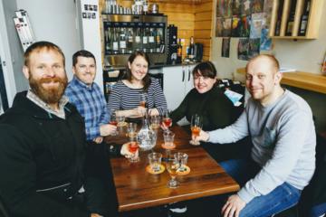 Edinburgh Old Town Beer Small-Group Walking Tour with Tastings