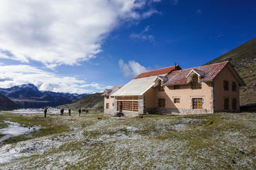 5-Day Andean Lodges Trekking Tour from Cusco