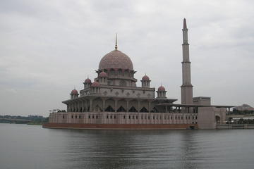 Guided Putrajaya City & Bridges Tour From Kuala Lumpur with Lunch