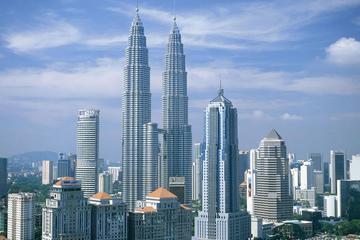Kuala Lumpur Petronas Twin Towers, Petrosains & Aquaria KLCC Guided Tour