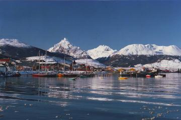 3-Day Adventure Tour of Ushuaia: Hiking, Canoeing and Sailing at the End of the World
